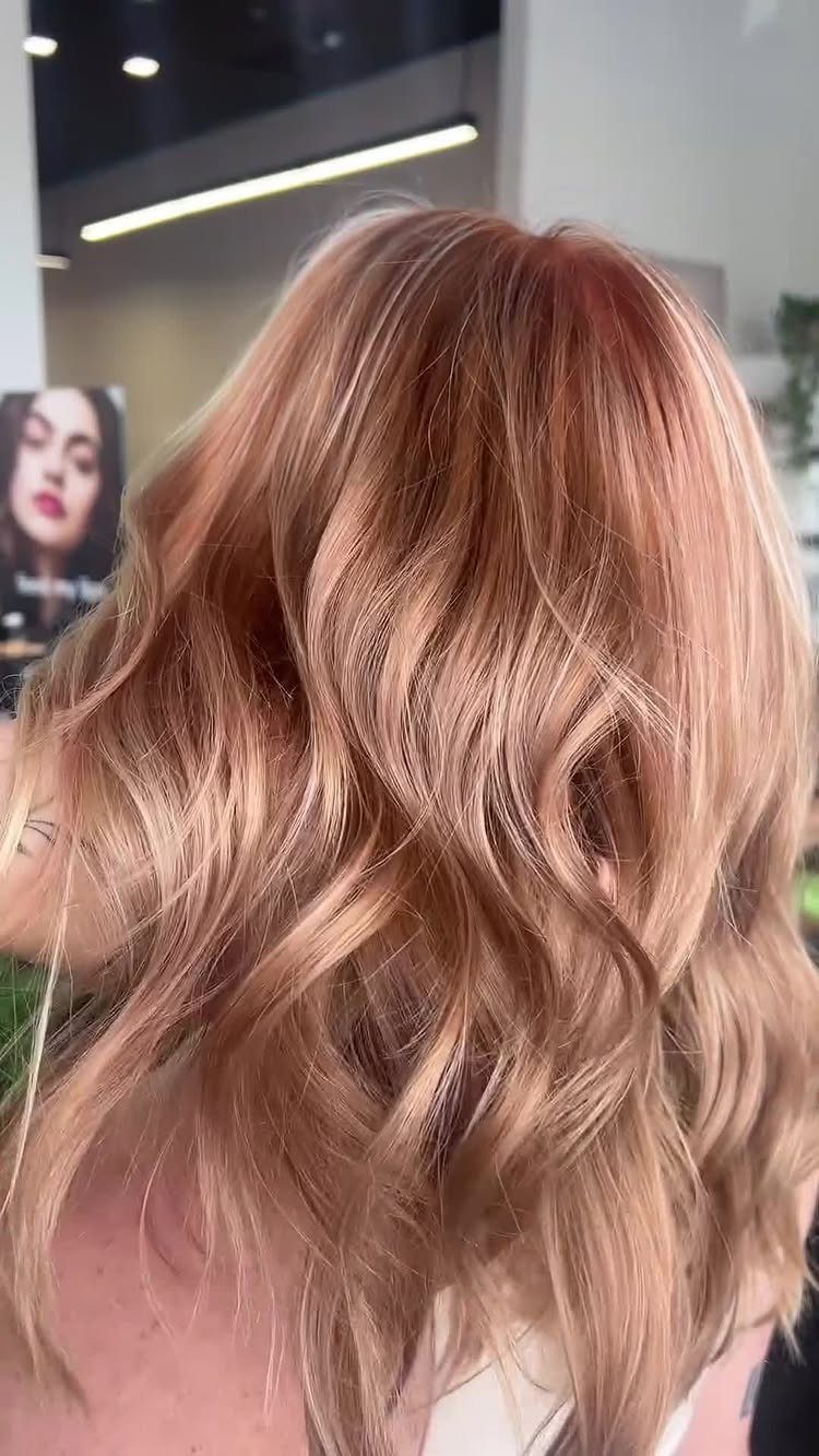 Blonde Hair with Rose Gold Highlights: 5 Ways to Wear It 2 Wavy blonde hair with soft rose gold highlights and warm tones throughout.