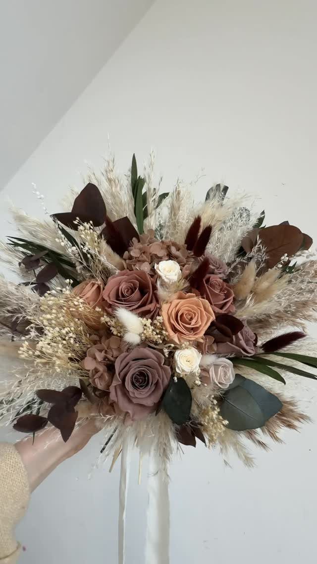 12 Wedding Bouquet Alternatives for Your Big Day 5 Dried flower bouquet with pampas grass in terracotta and burgundy tones.