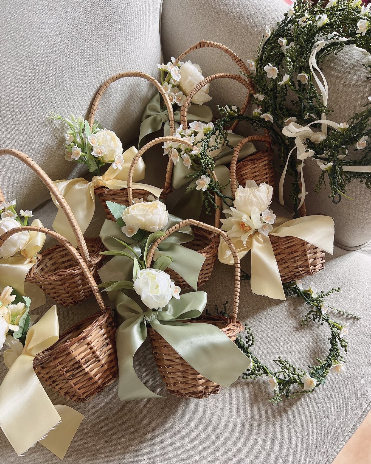 Wedding Flower Trends: 36 Ideas from Jewel Tones to Arches 12 Small woven wicker baskets filled with white flowers and tied with satin ribbons.